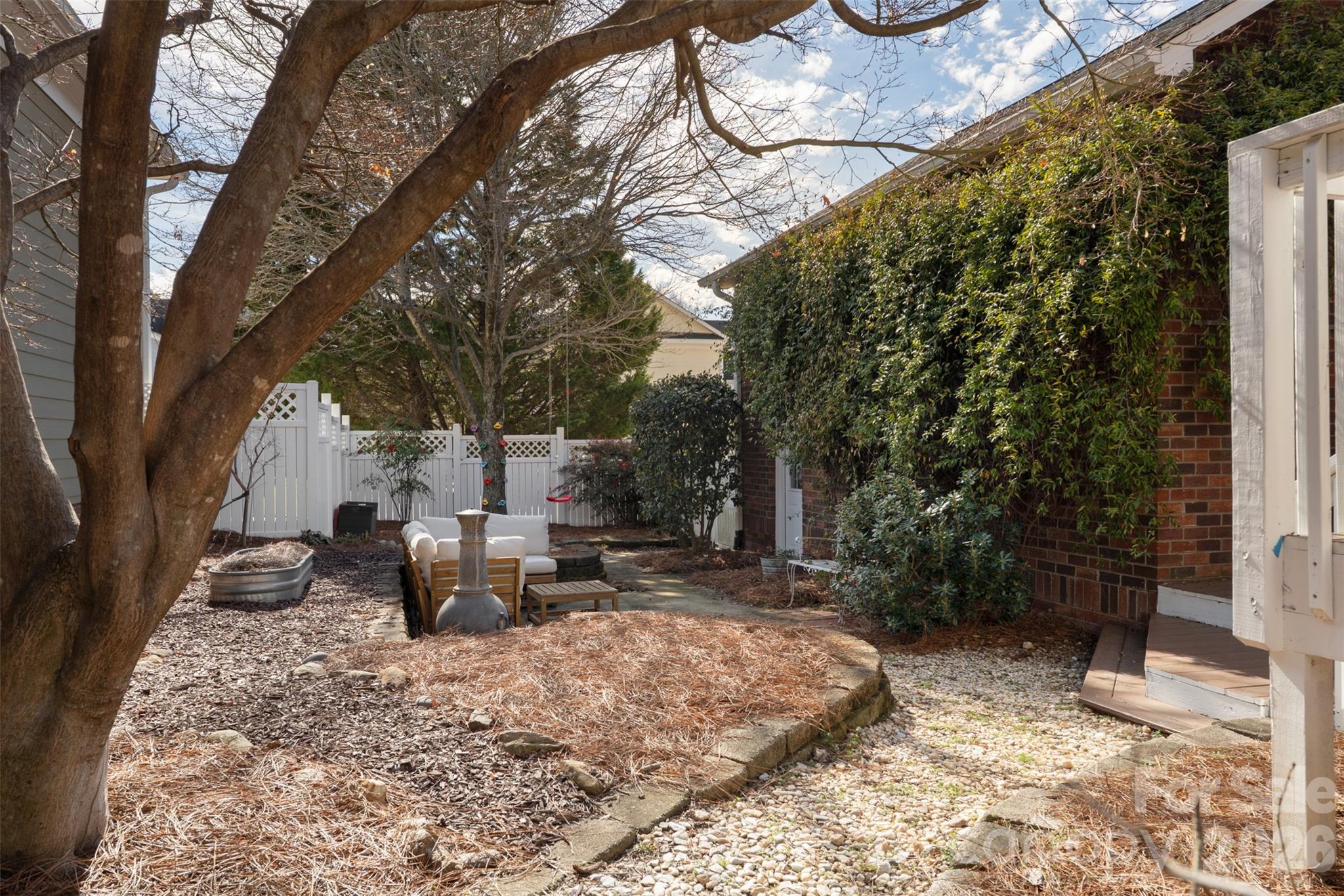 5637 Nolen Avenue NW — Concord