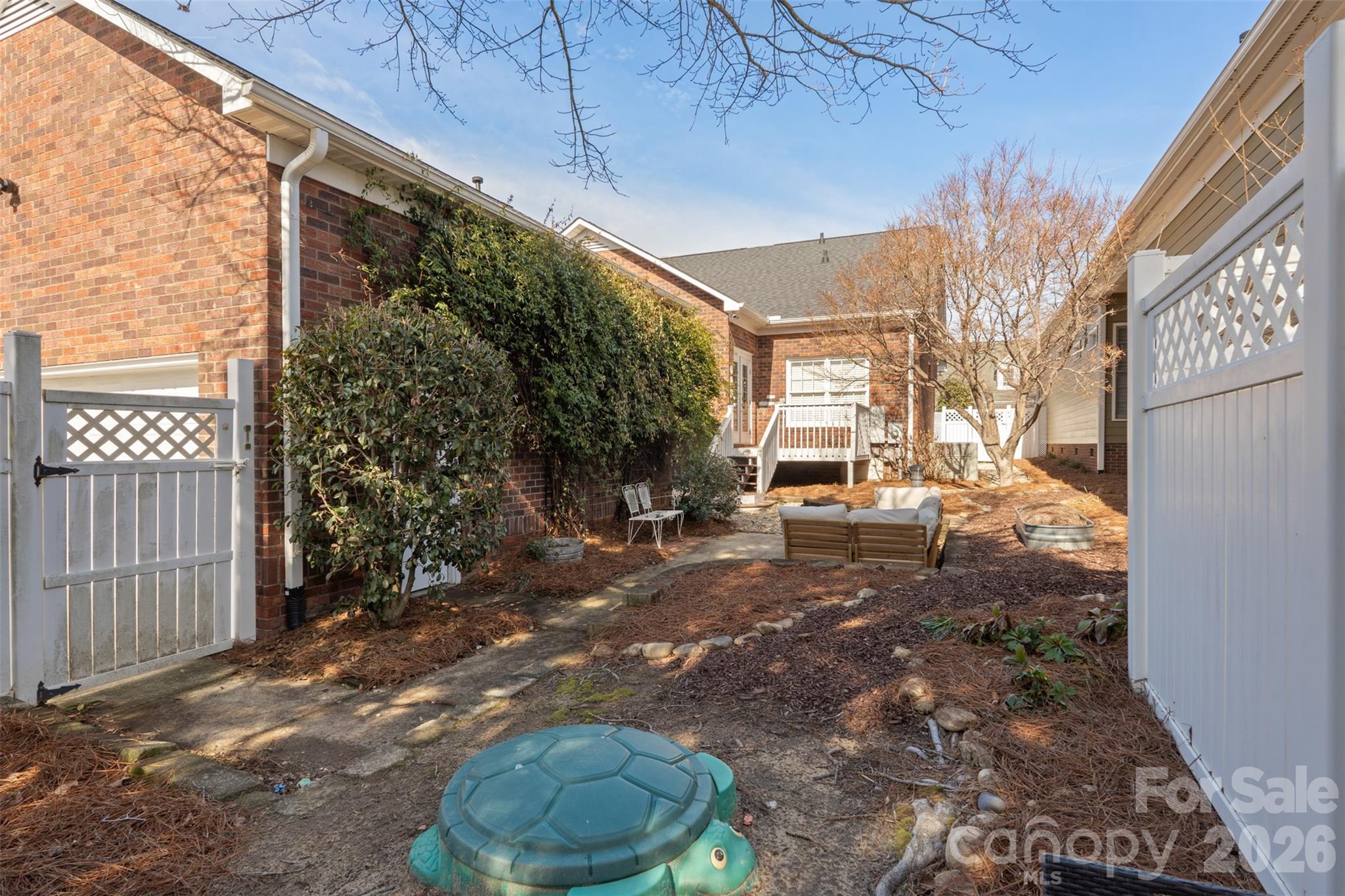 5637 Nolen Avenue NW — Concord