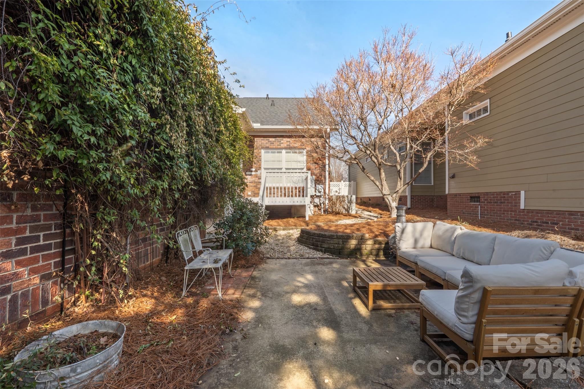 5637 Nolen Avenue NW — Concord