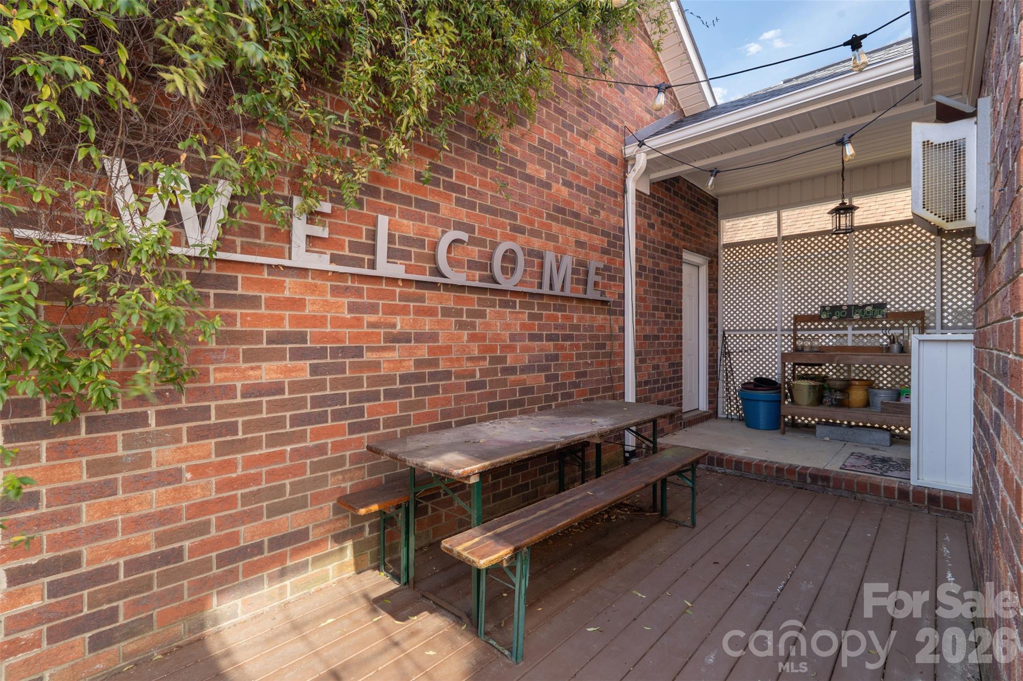 5637 Nolen Avenue NW — Concord