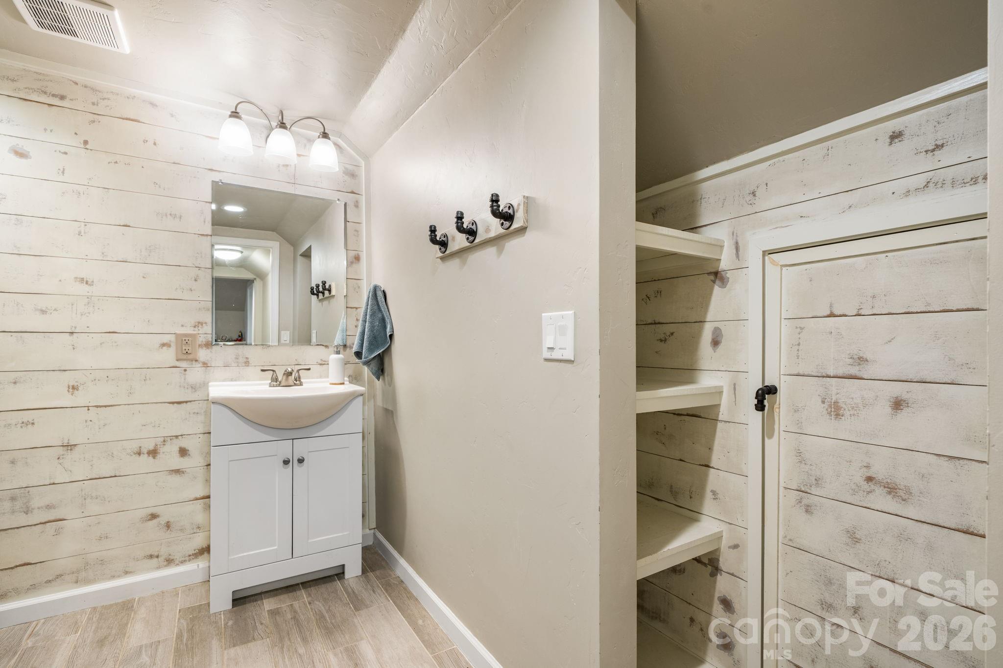 2533 Lail Road — Morganton