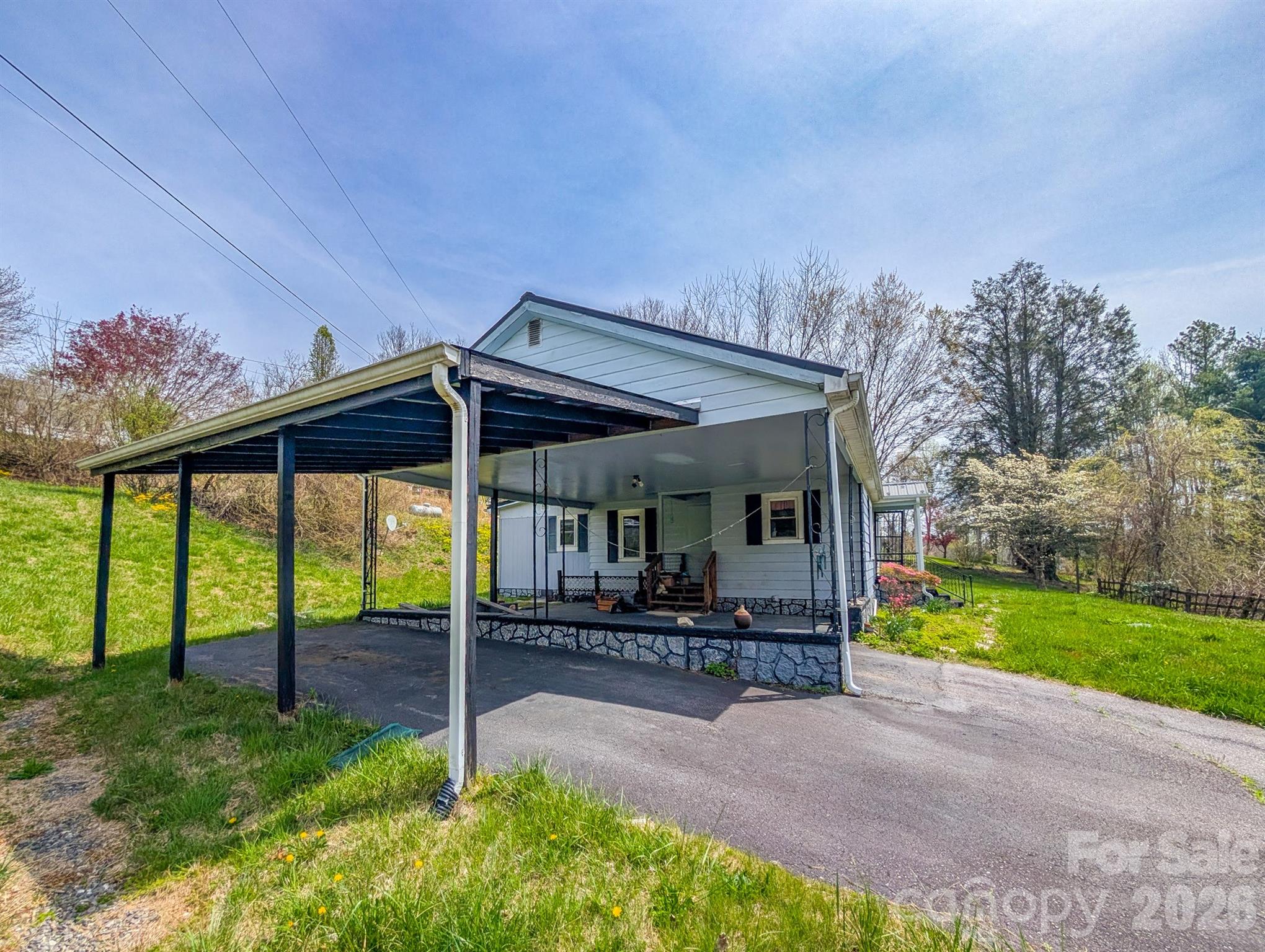 97 Tom Sparks Road — Spruce Pine