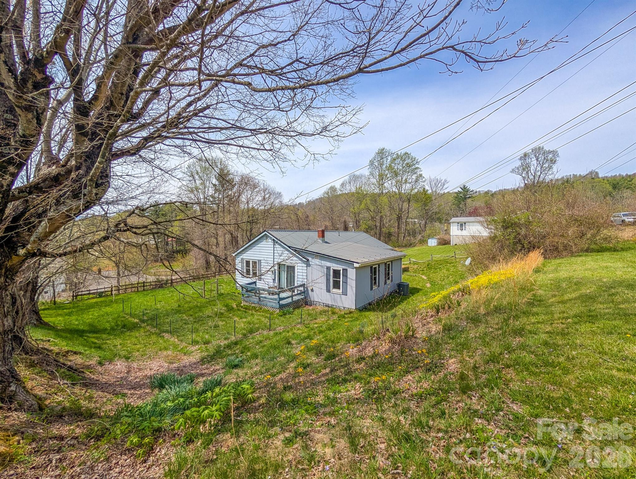 97 Tom Sparks Road — Spruce Pine