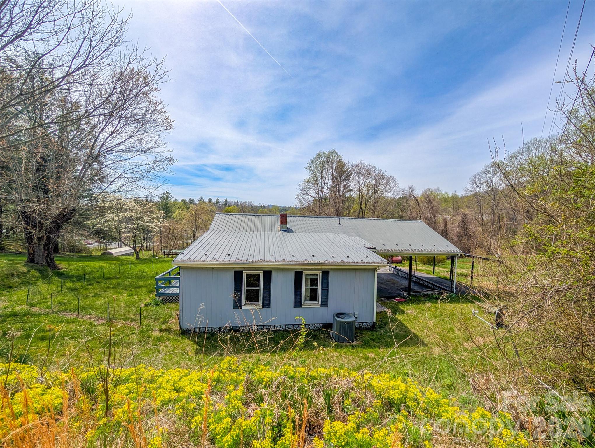 97 Tom Sparks Road — Spruce Pine
