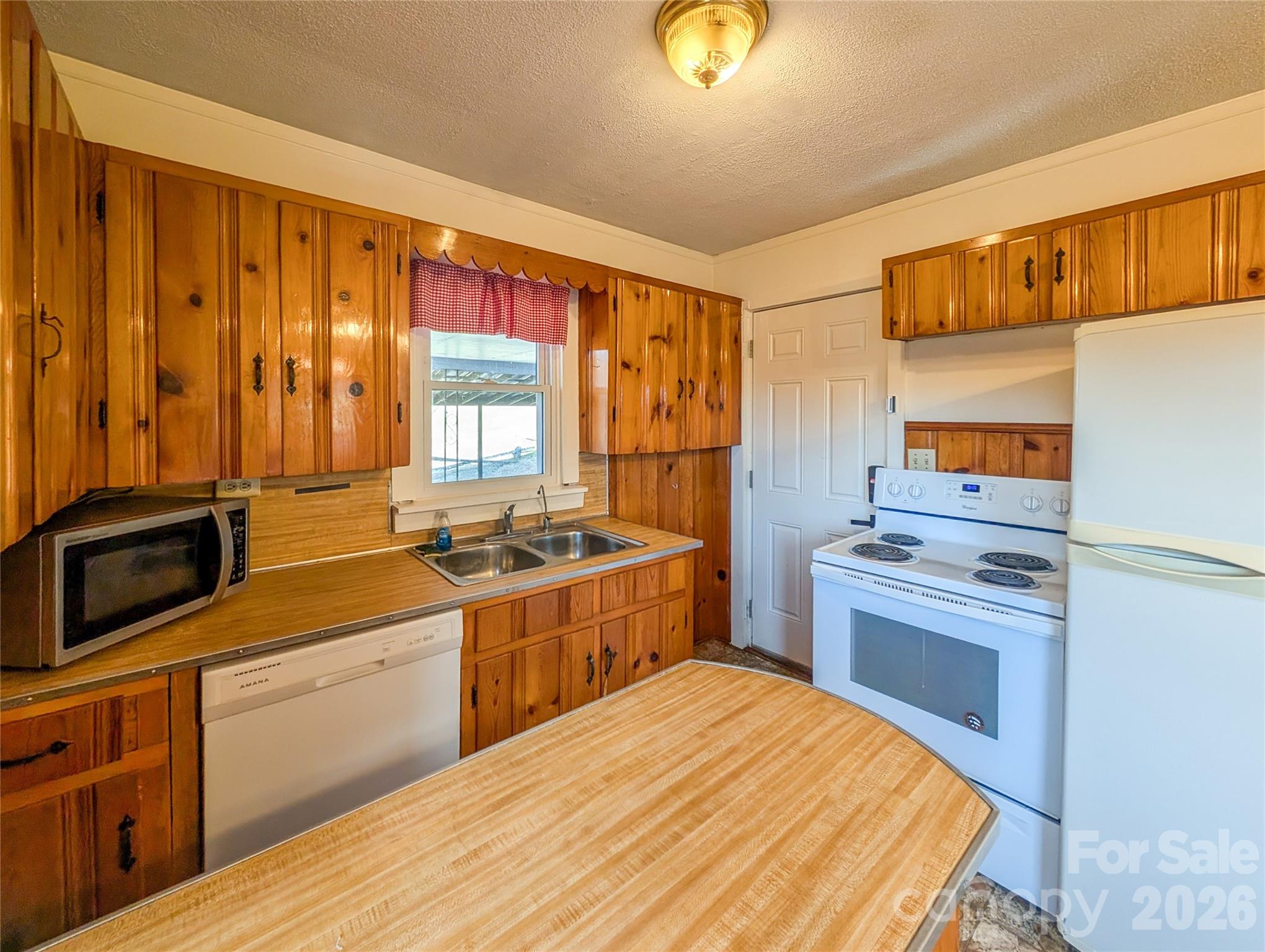 97 Tom Sparks Road — Spruce Pine