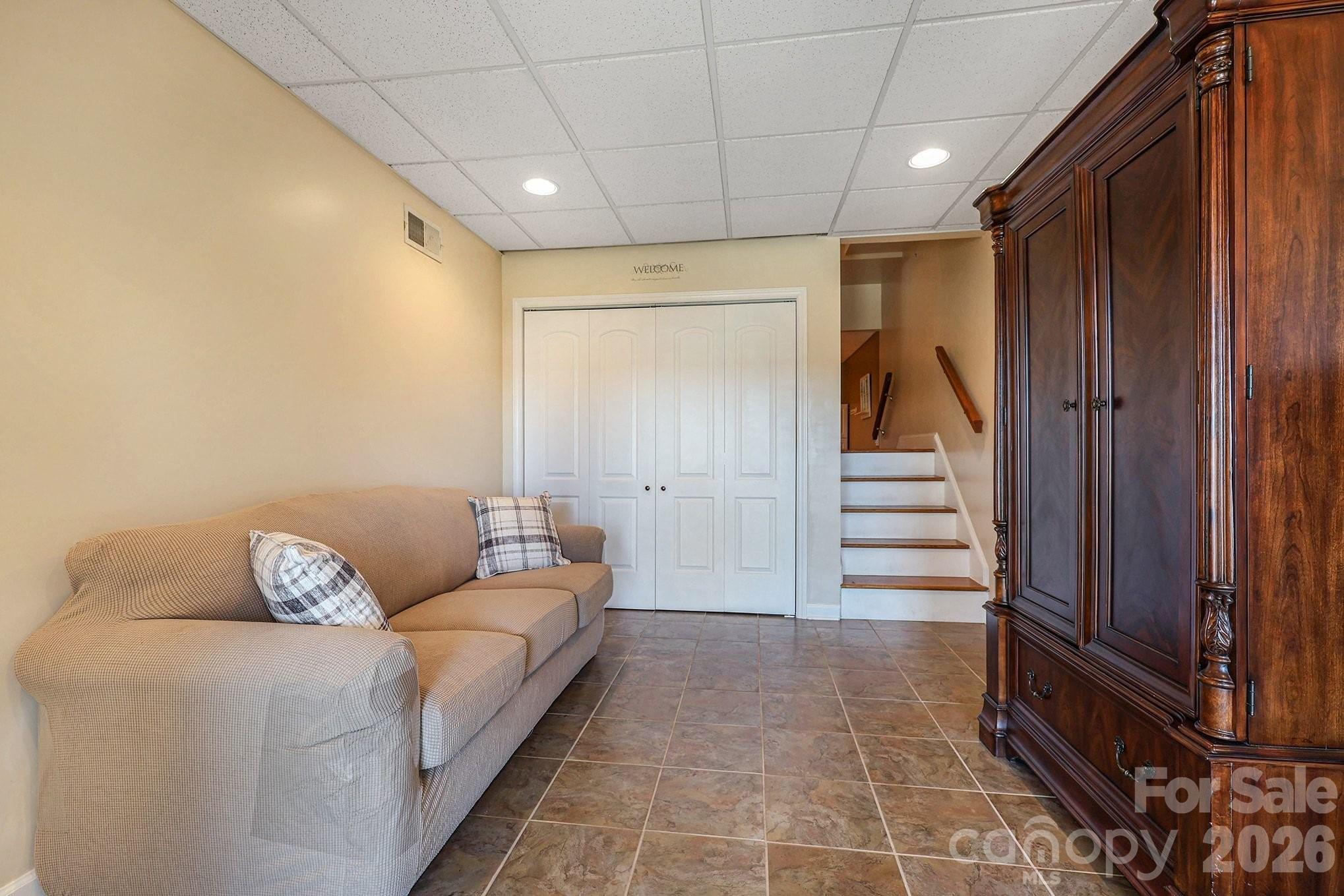 103 Oriole Road — New London