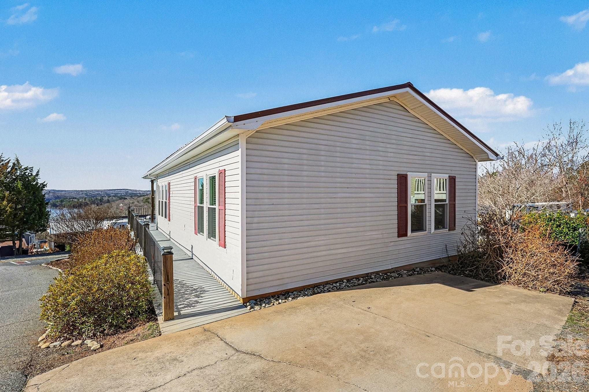 103 Oriole Road — New London