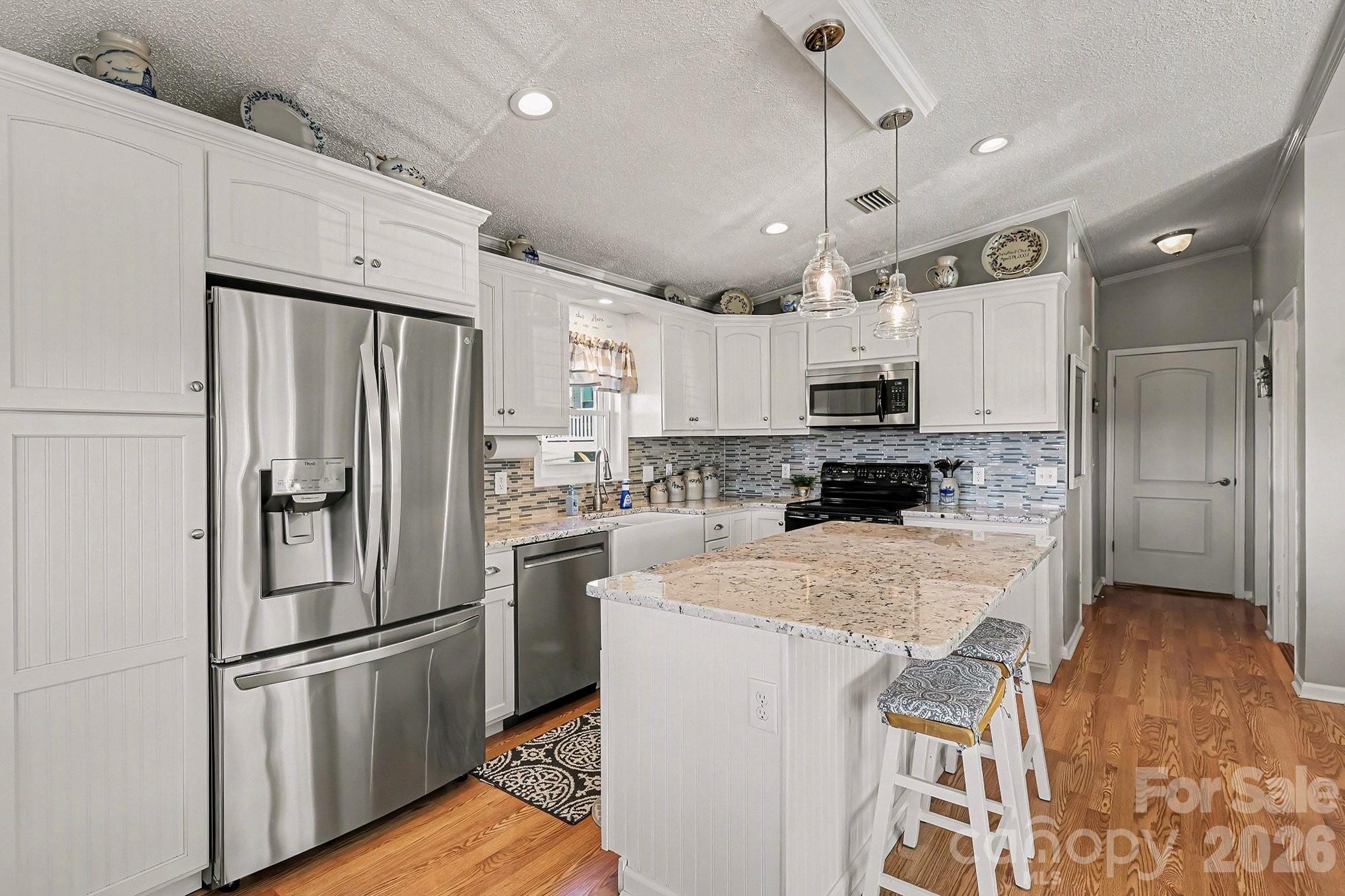 103 Oriole Road — New London