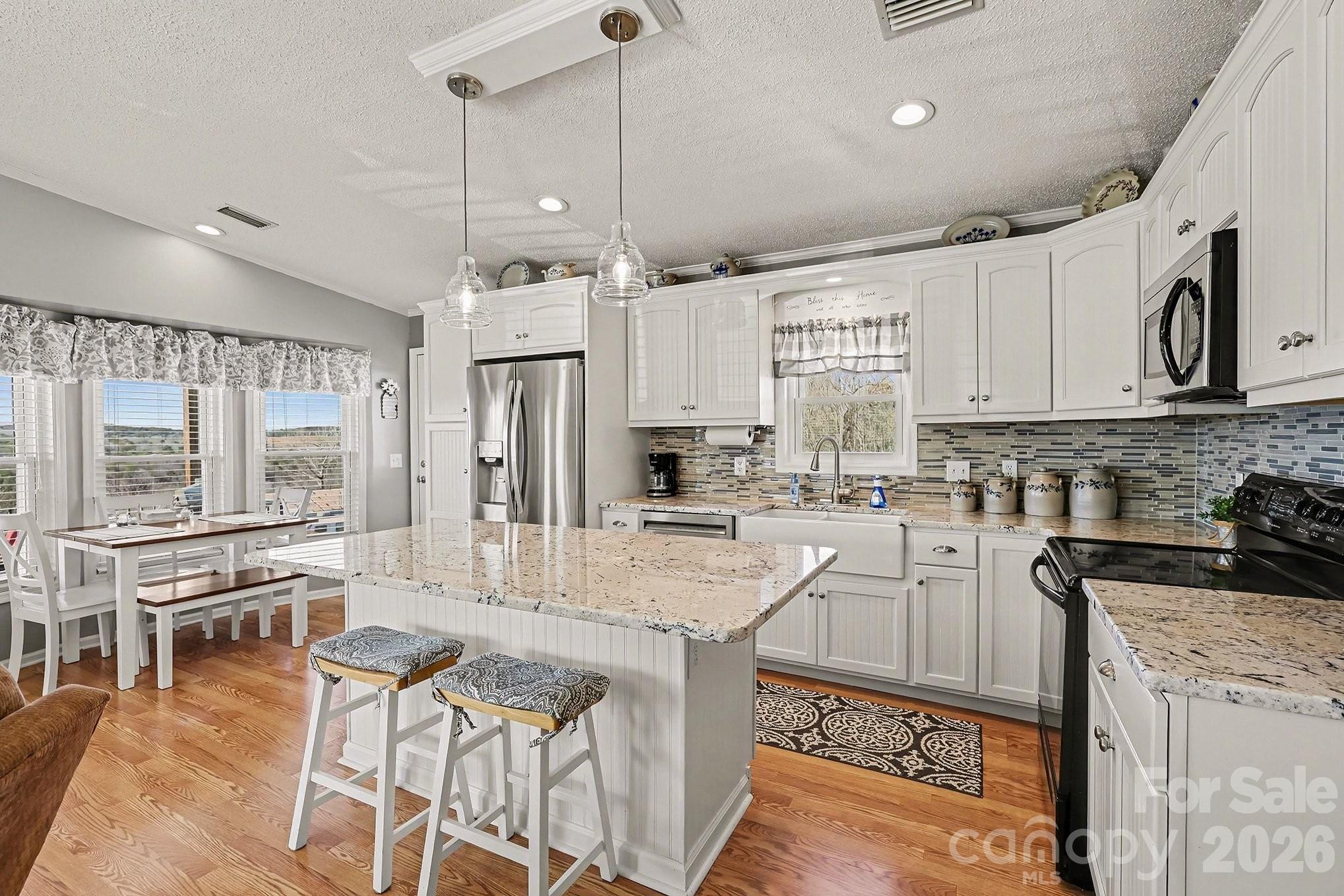 103 Oriole Road — New London