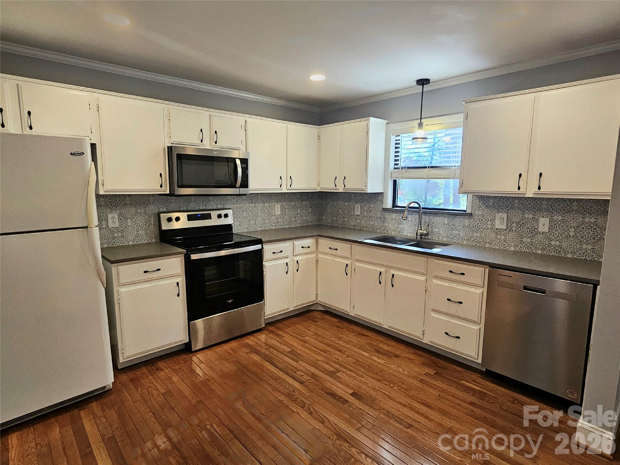 506 Settlement Drive — Midland