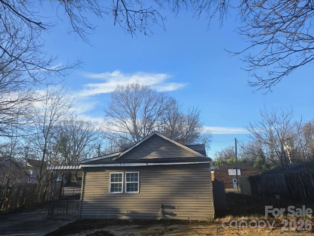 1025 Gaston Avenue — Gastonia