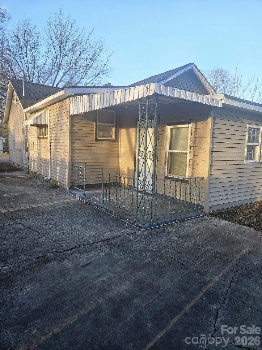 1025 Gaston Avenue — Gastonia