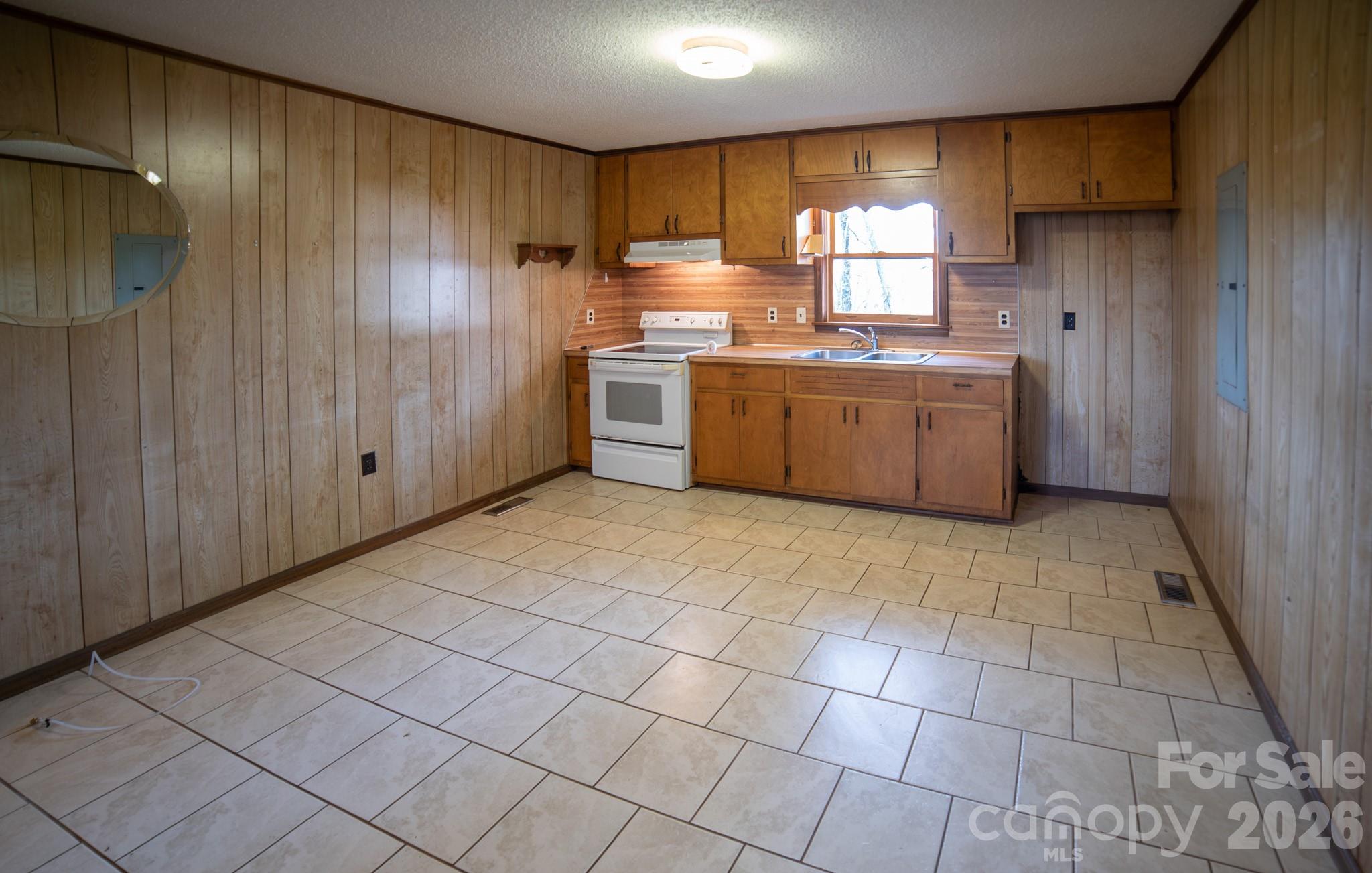 7340 Downs Avenue — Connelly Springs