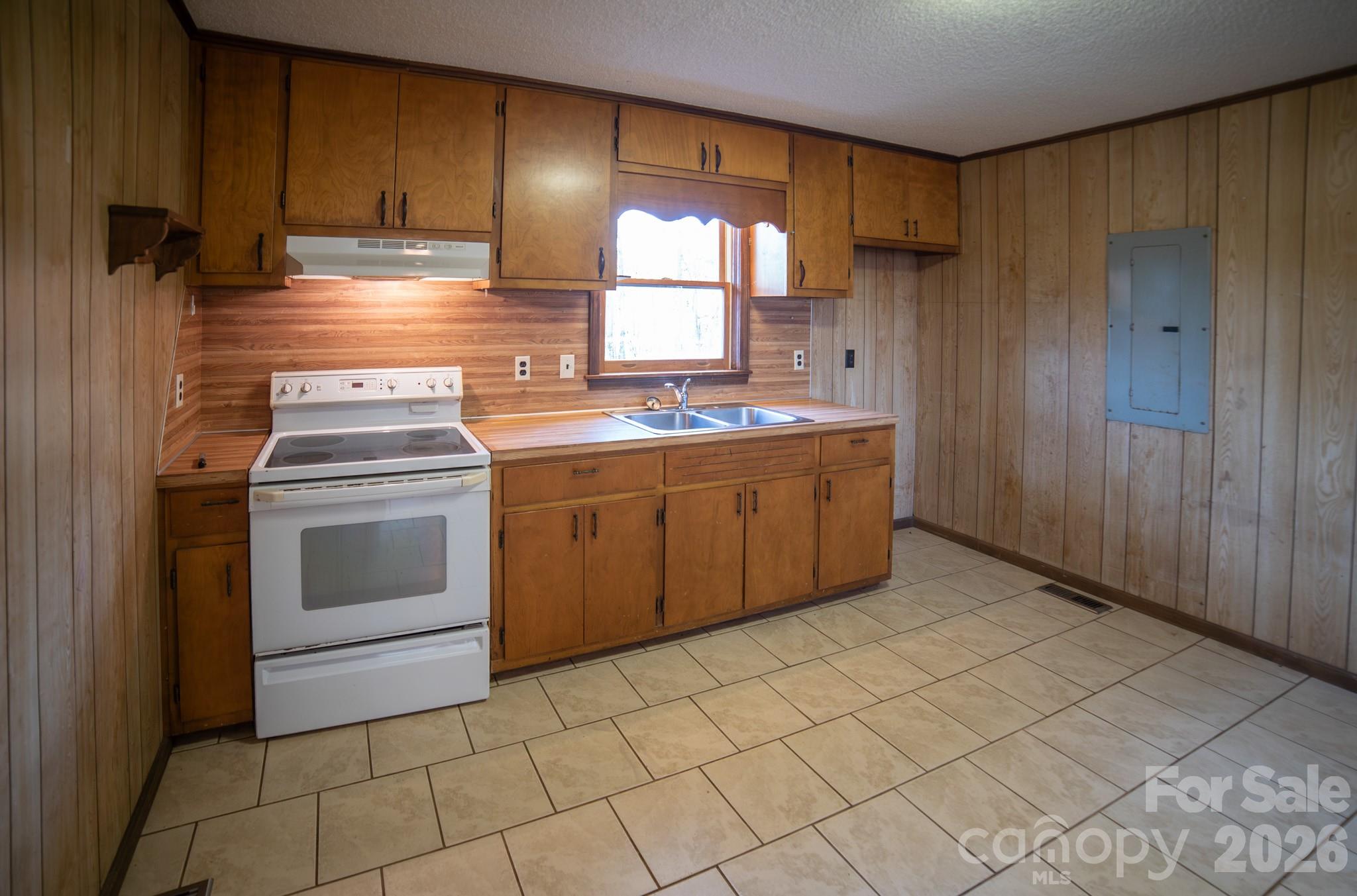 7340 Downs Avenue — Connelly Springs