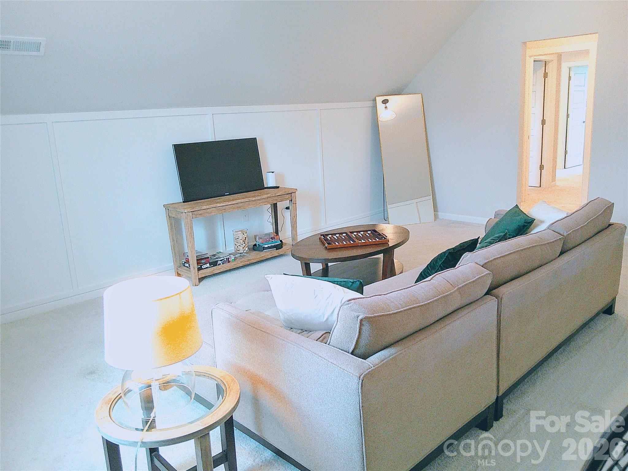 1141 Overlake Drive — Belmont