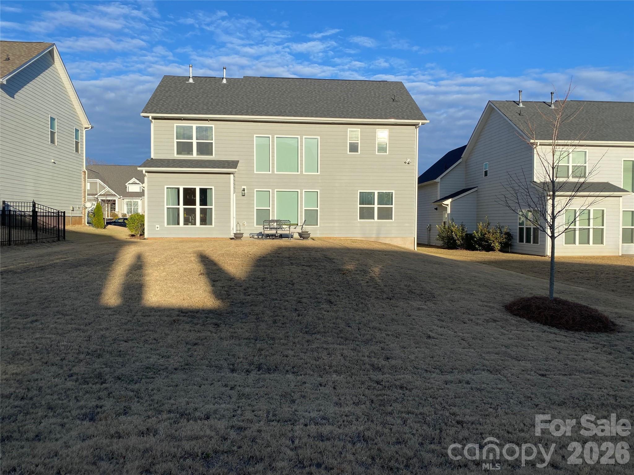 1141 Overlake Drive — Belmont