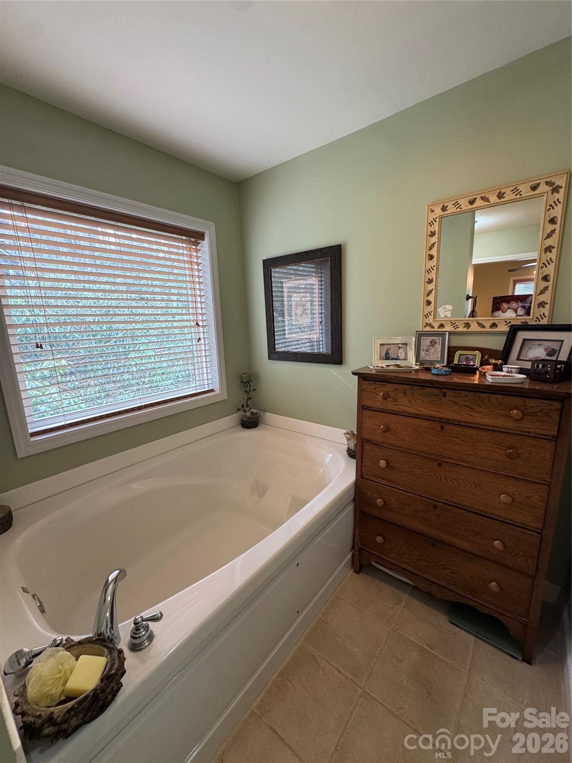 128 Hillcrest Road — Newland