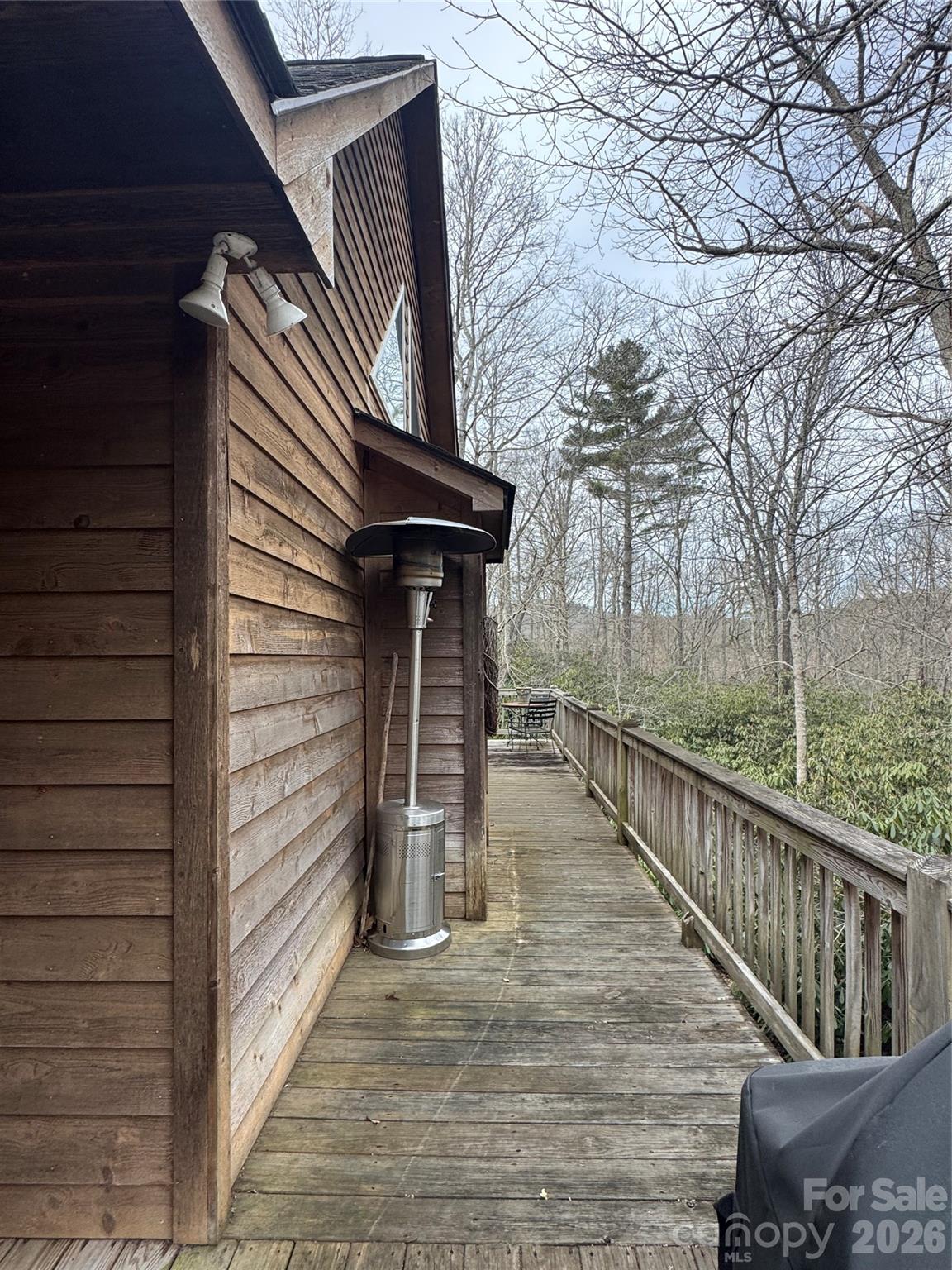 128 Hillcrest Road — Newland