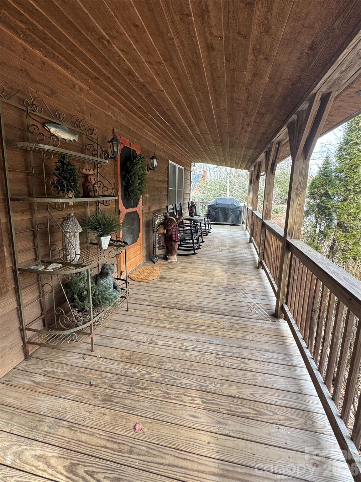 128 Hillcrest Road — Newland
