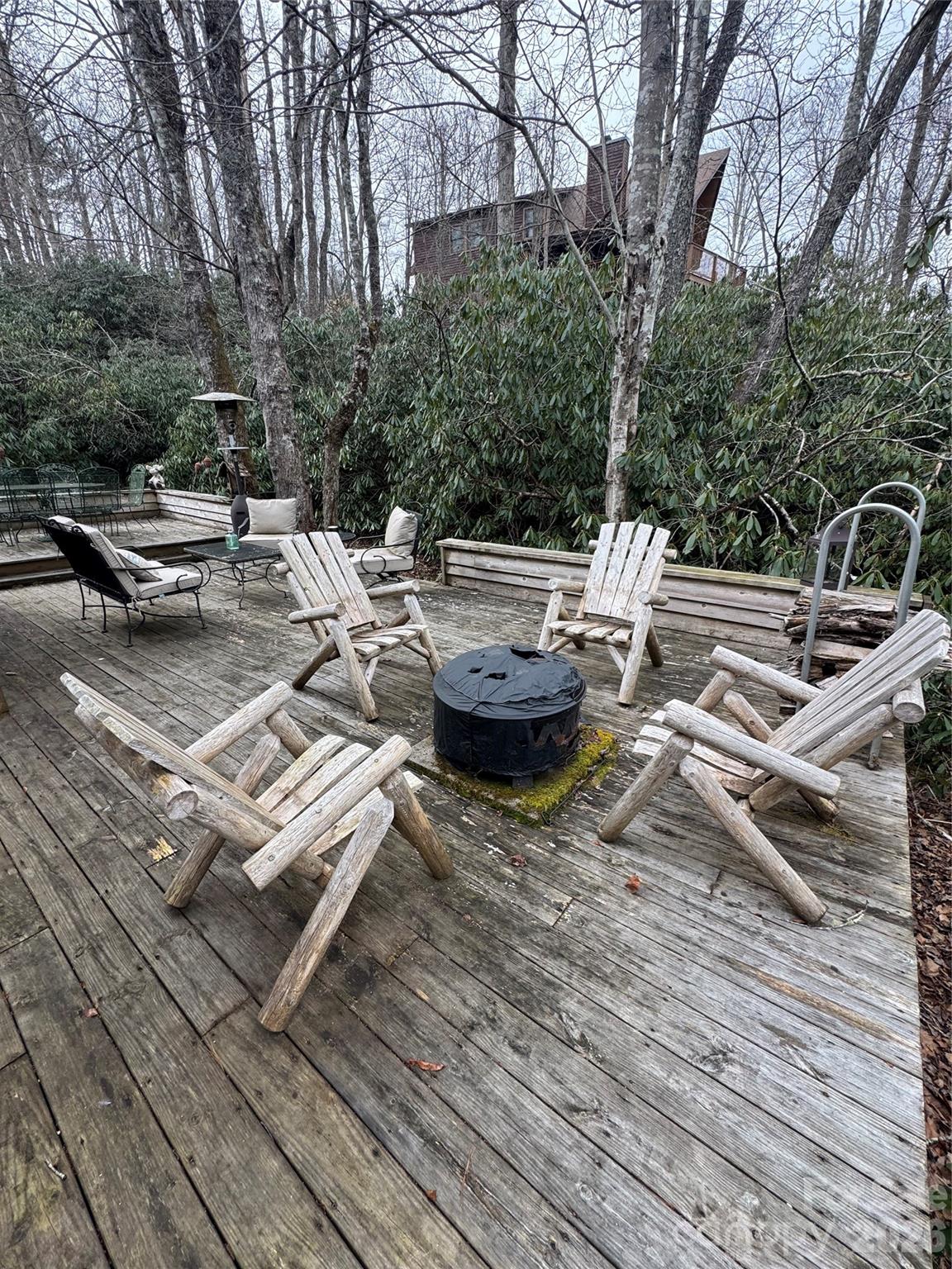 128 Hillcrest Road — Newland
