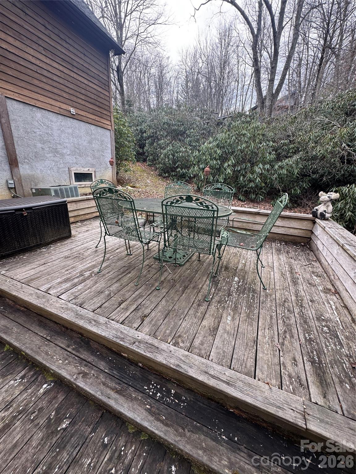 128 Hillcrest Road — Newland