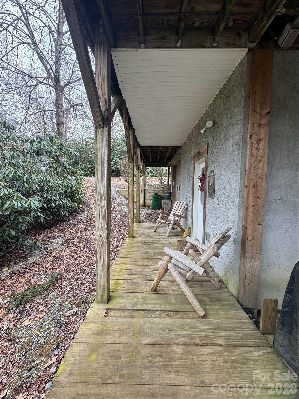128 Hillcrest Road — Newland
