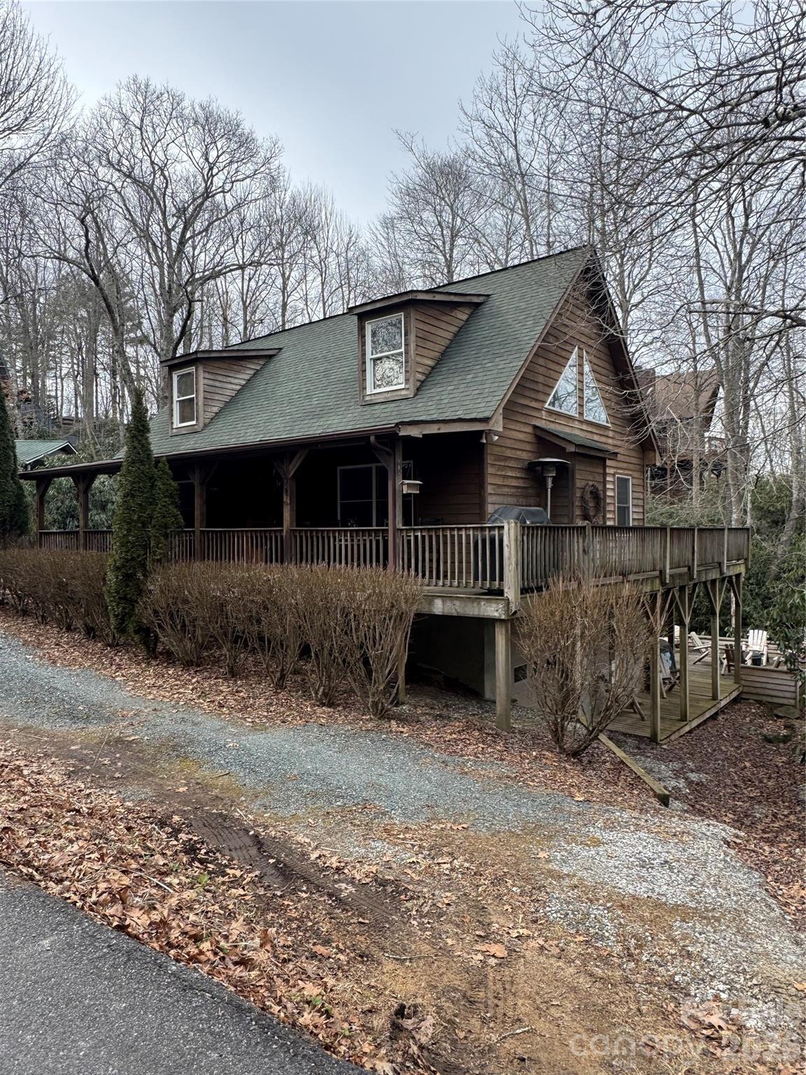 128 Hillcrest Road — Newland