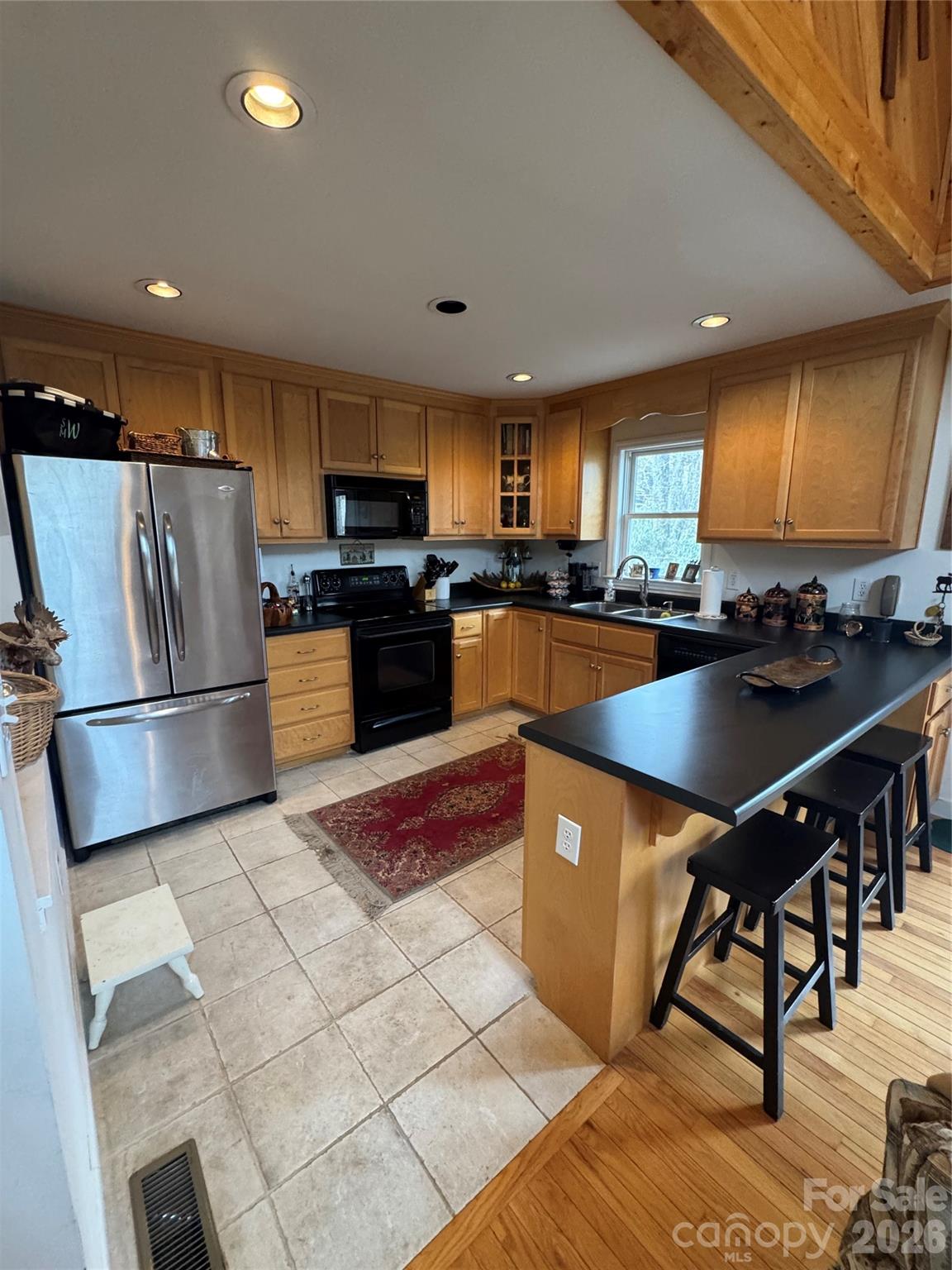 128 Hillcrest Road — Newland