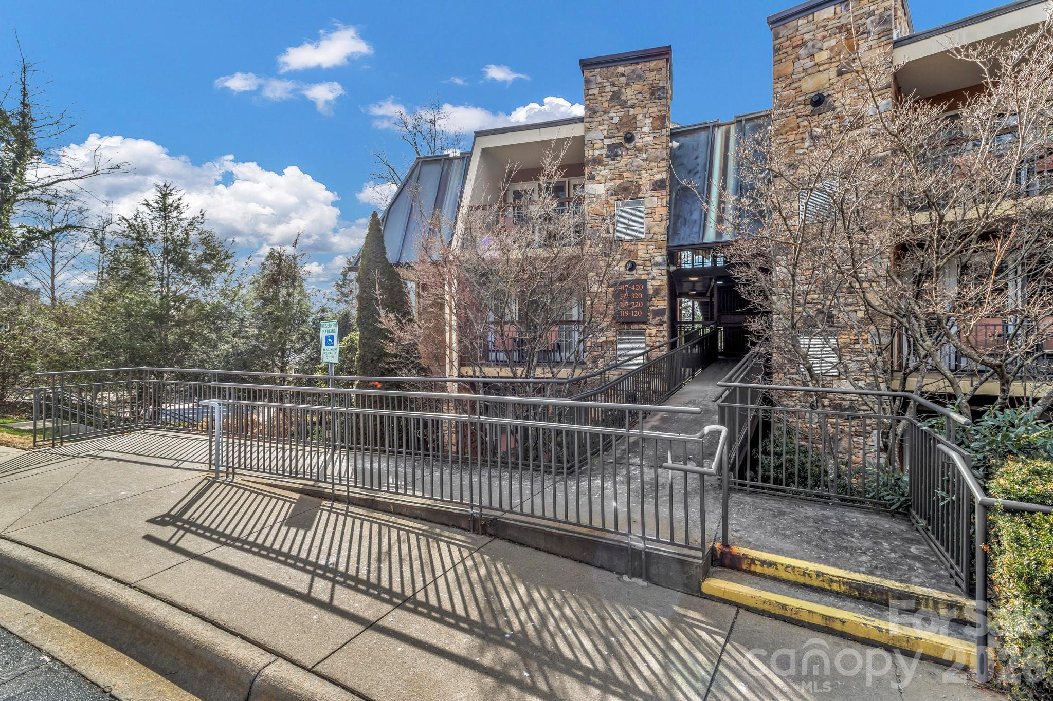 119 Bowling Park Road — Asheville