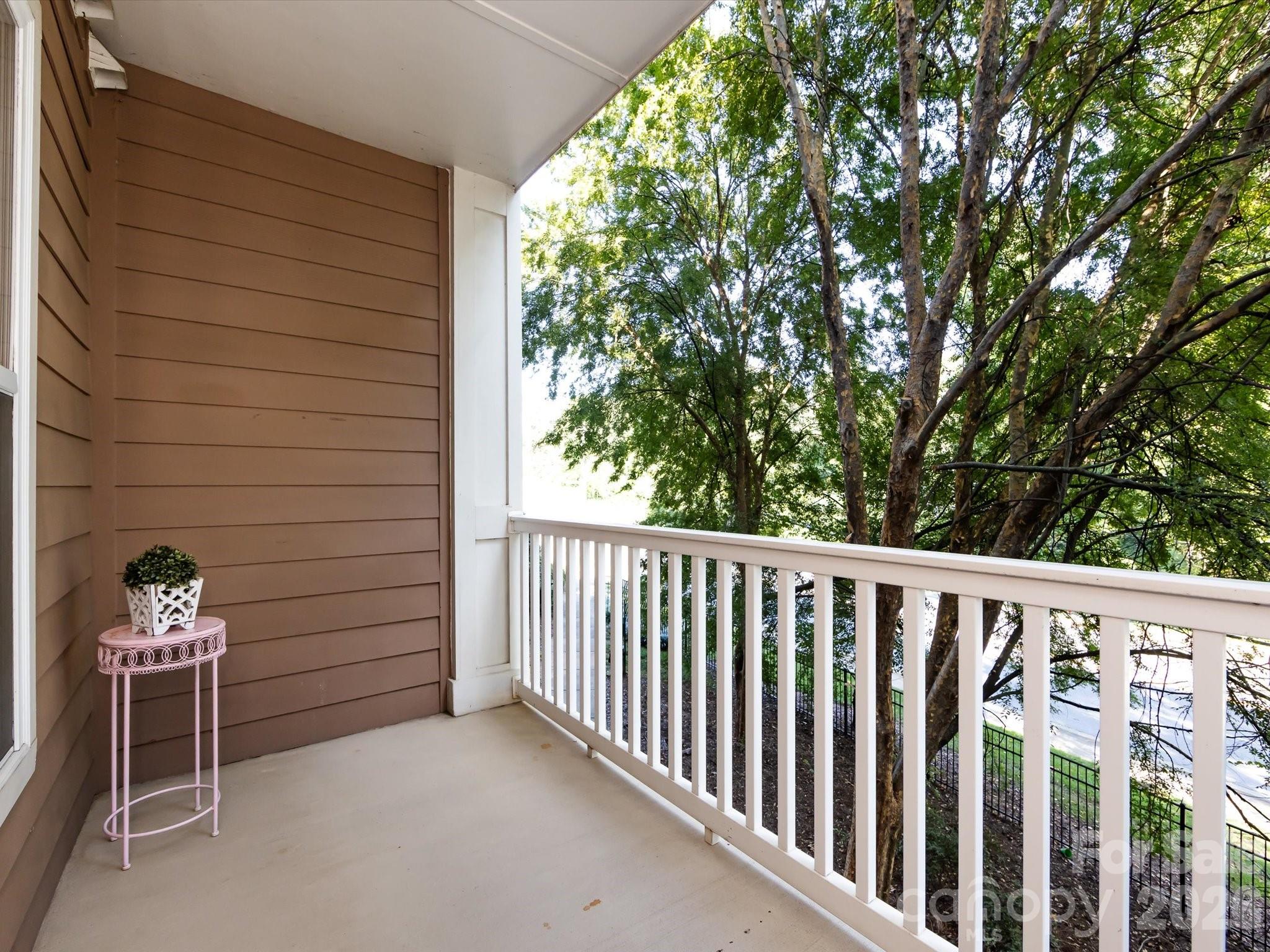 1000 E Woodlawn Road #113 — Charlotte
