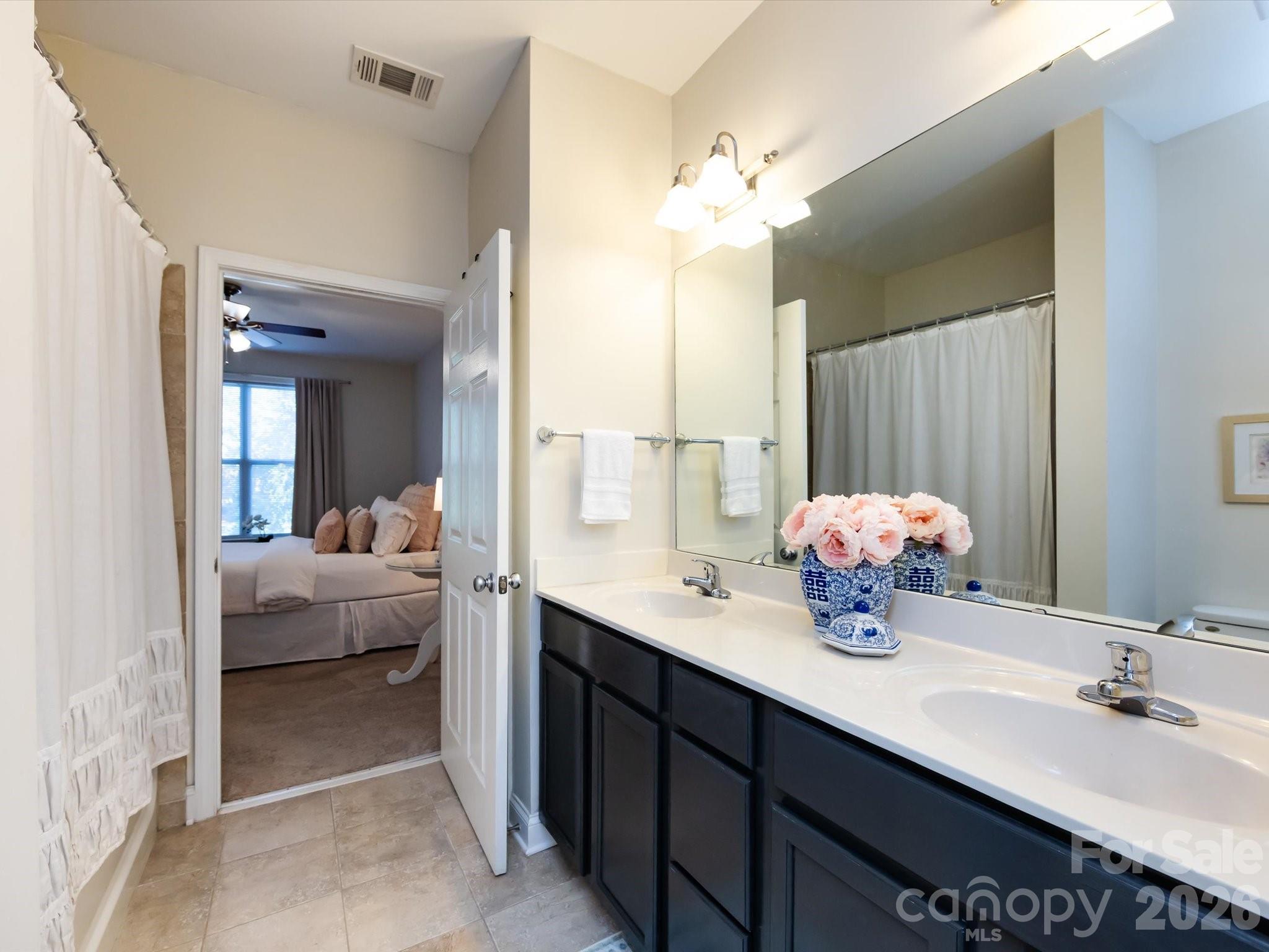 1000 E Woodlawn Road #113 — Charlotte