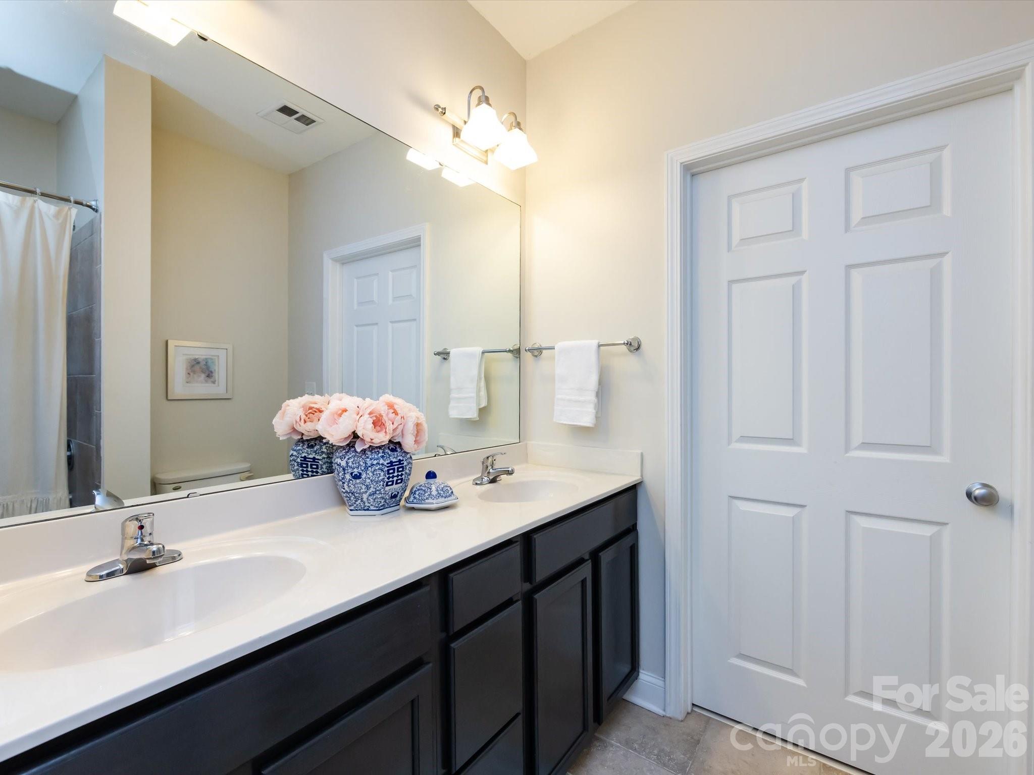 1000 E Woodlawn Road #113 — Charlotte