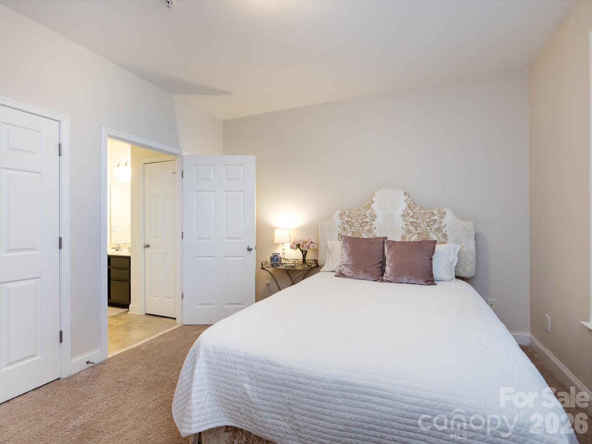 1000 E Woodlawn Road #113 — Charlotte