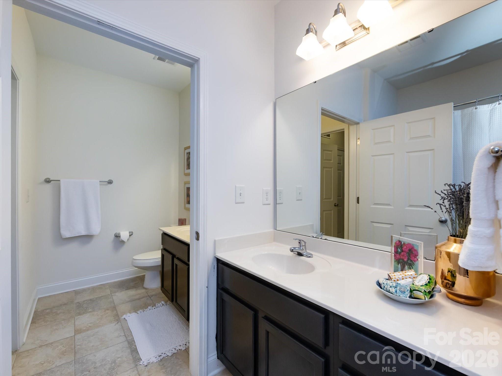 1000 E Woodlawn Road #113 — Charlotte