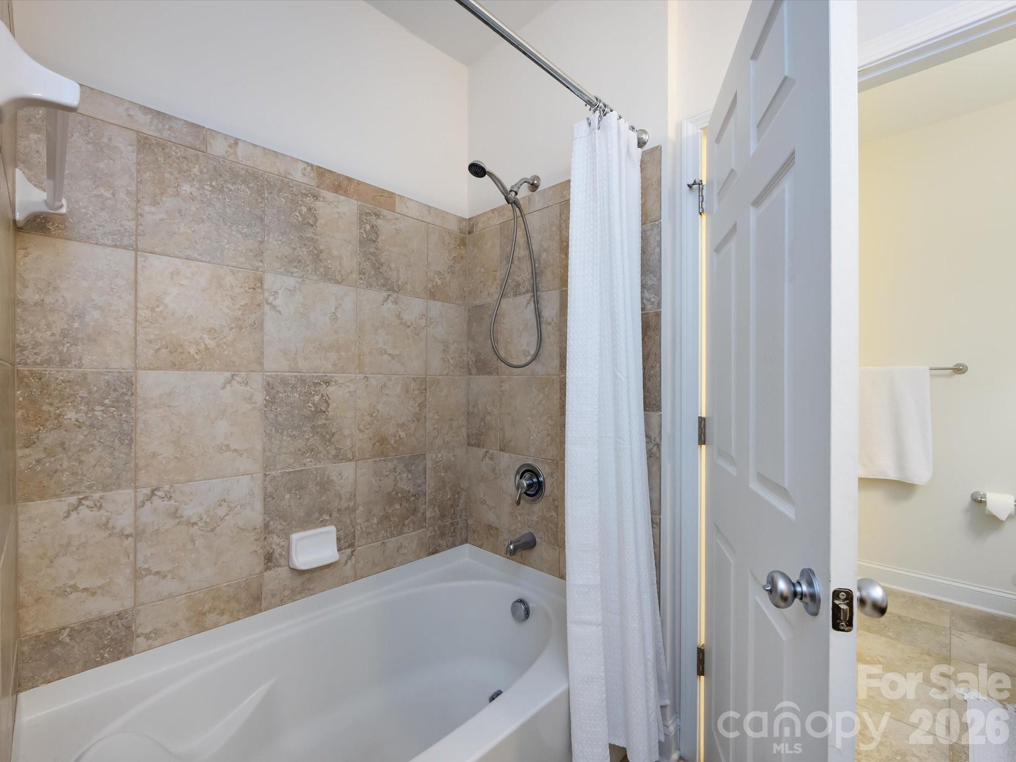 1000 E Woodlawn Road #113 — Charlotte