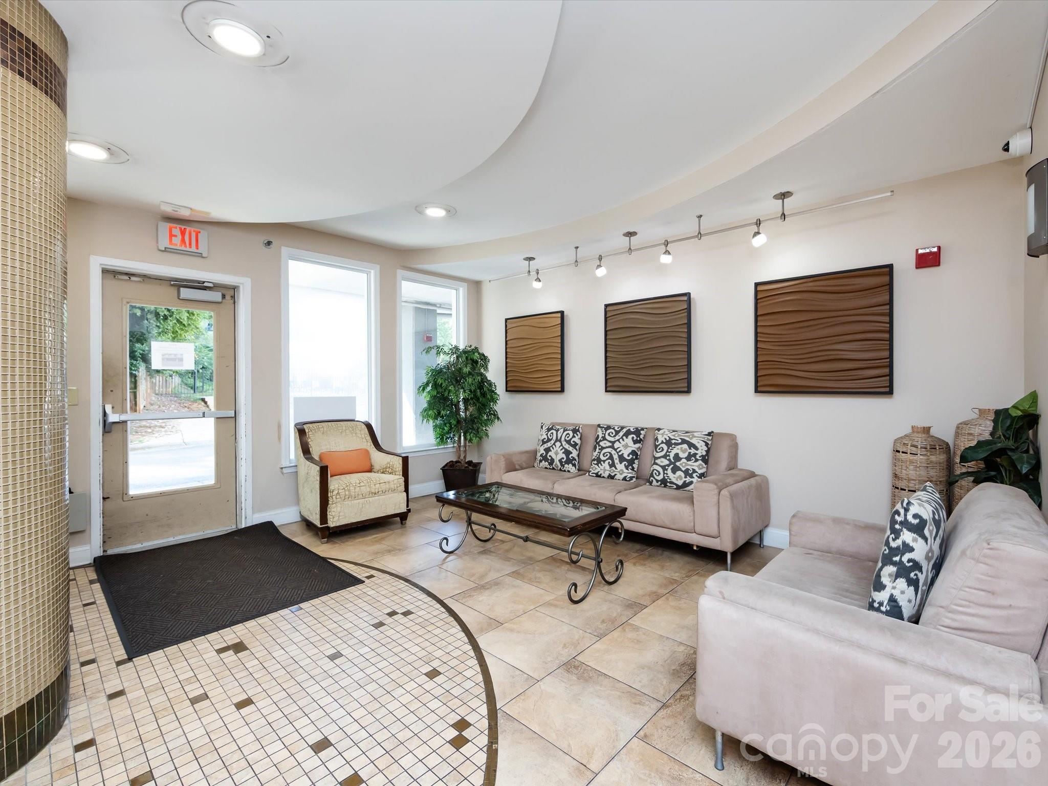 1000 E Woodlawn Road #113 — Charlotte