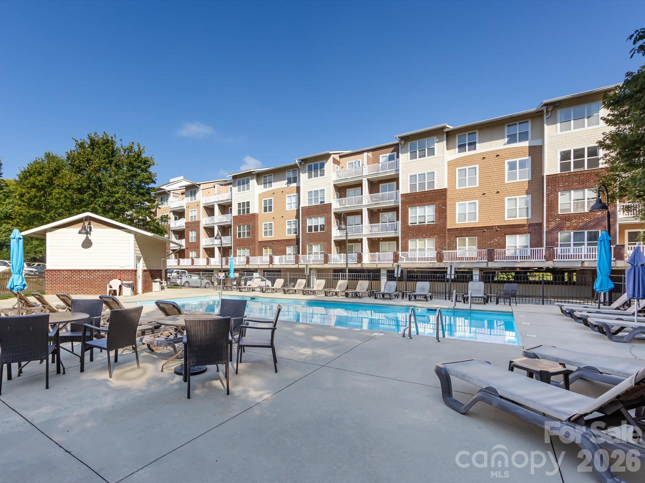 1000 E Woodlawn Road #113 — Charlotte