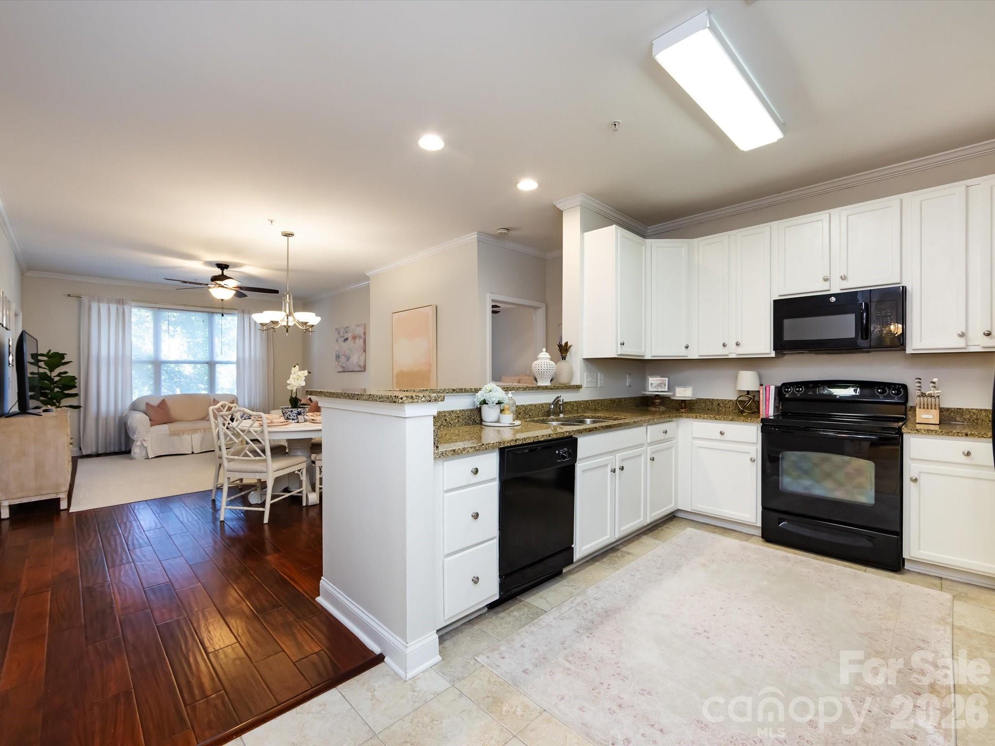 1000 E Woodlawn Road #113 — Charlotte