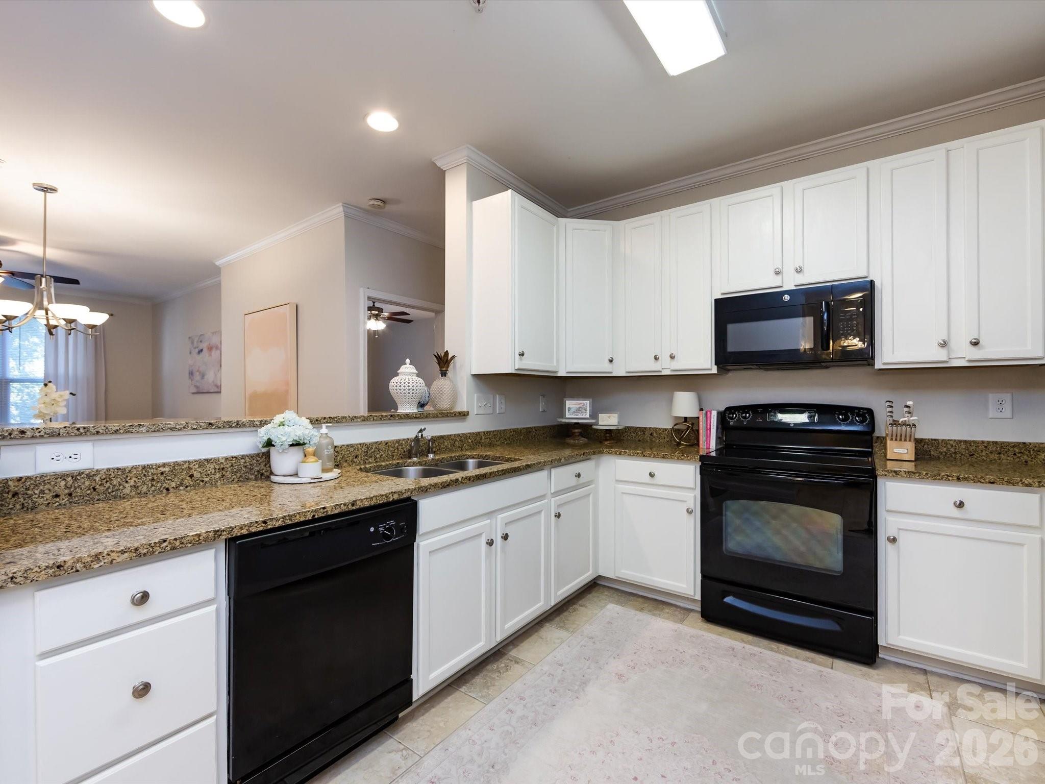 1000 E Woodlawn Road #113 — Charlotte