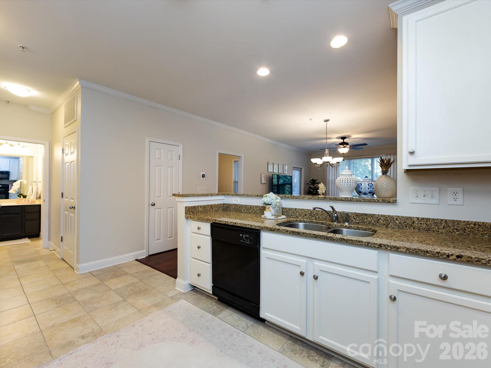 1000 E Woodlawn Road #113 — Charlotte