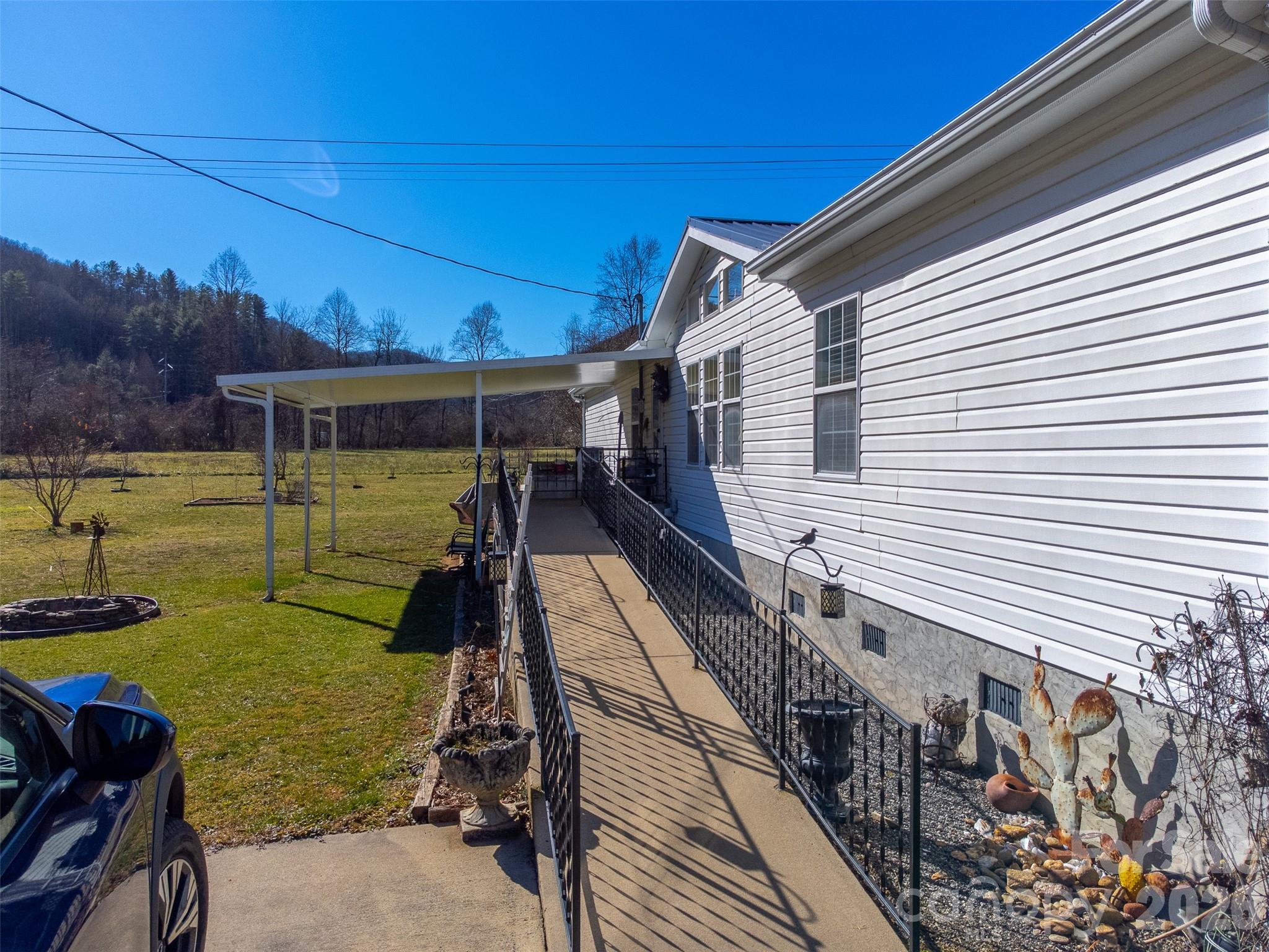 7581 Hwy 441 Highway S — Sylva