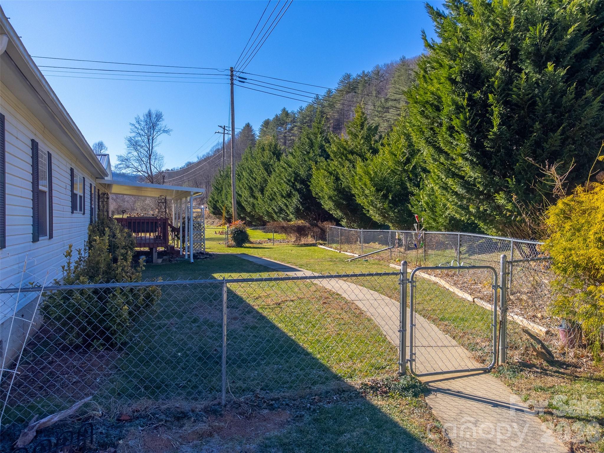 7581 Hwy 441 Highway S — Sylva