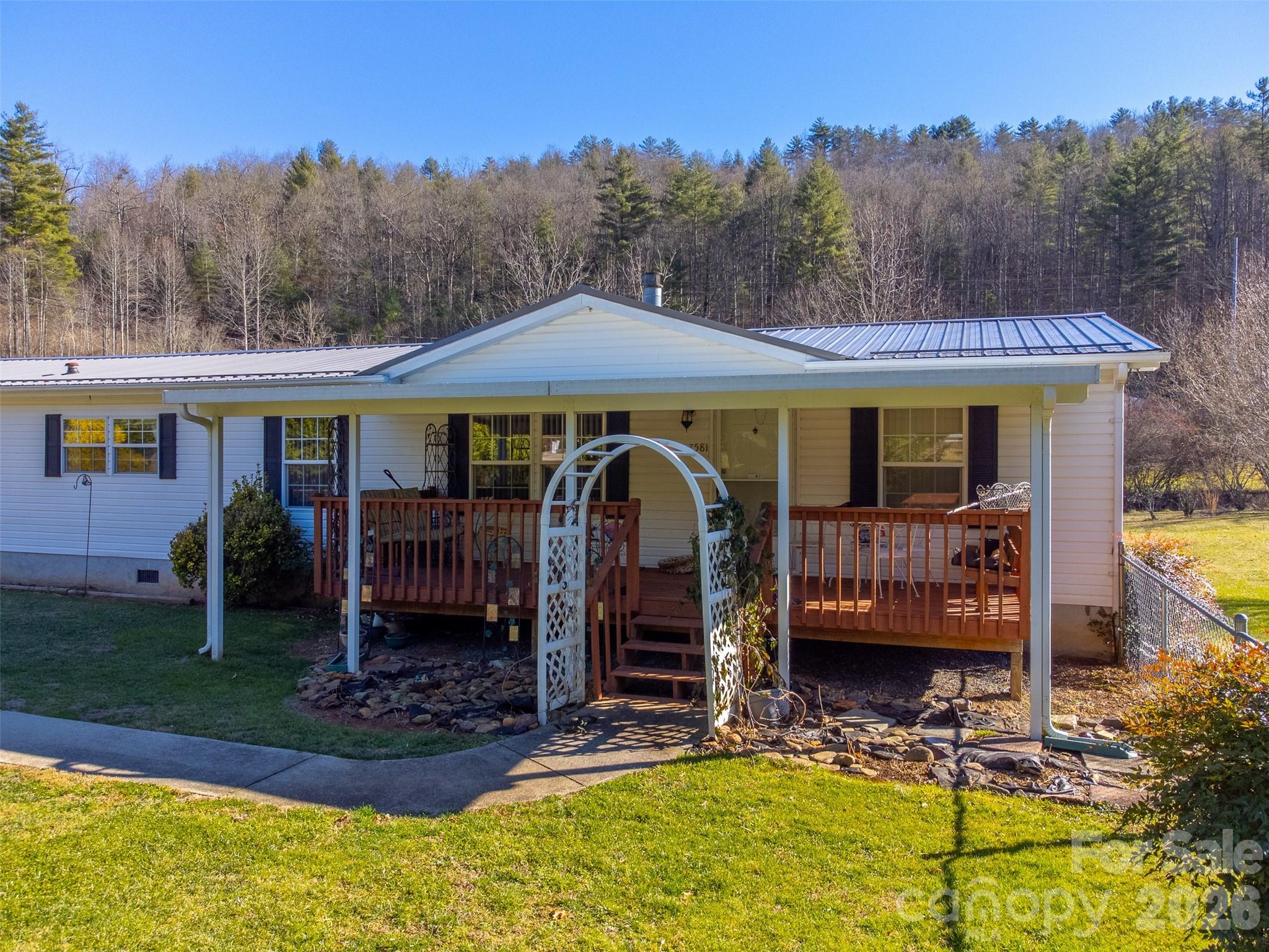 7581 Hwy 441 Highway S — Sylva