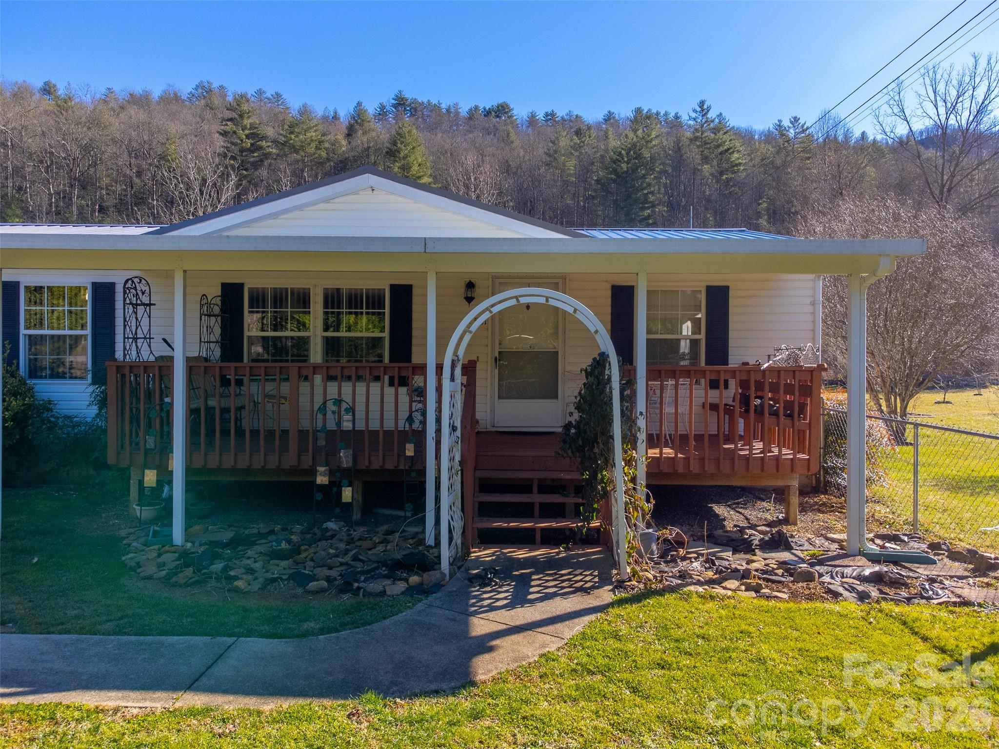 7581 Hwy 441 Highway S — Sylva