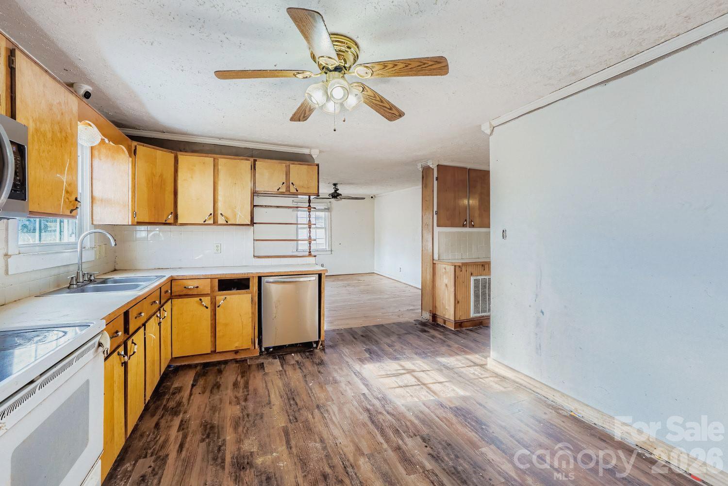 901 Klondale Street — China Grove
