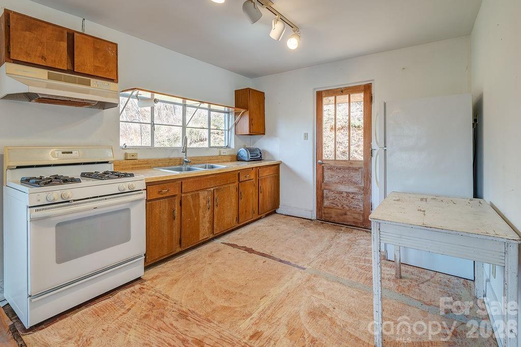 224 Old Home Road — Asheville