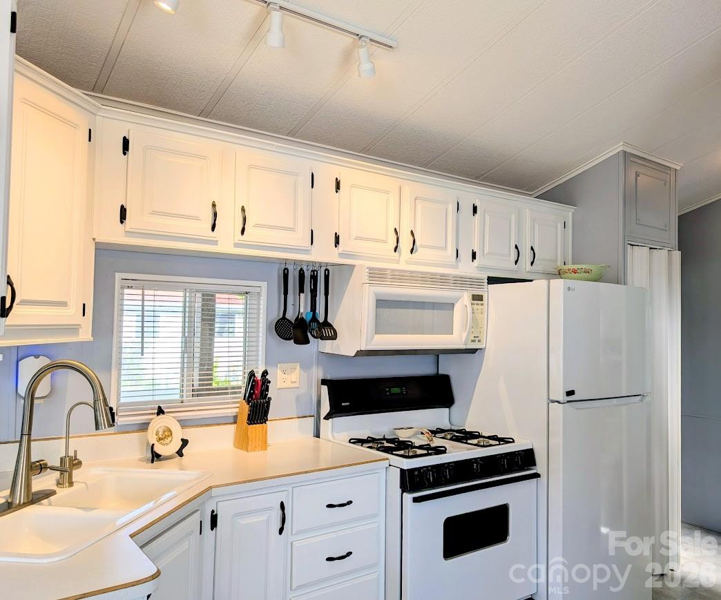 29 Polka Lane — Waynesville