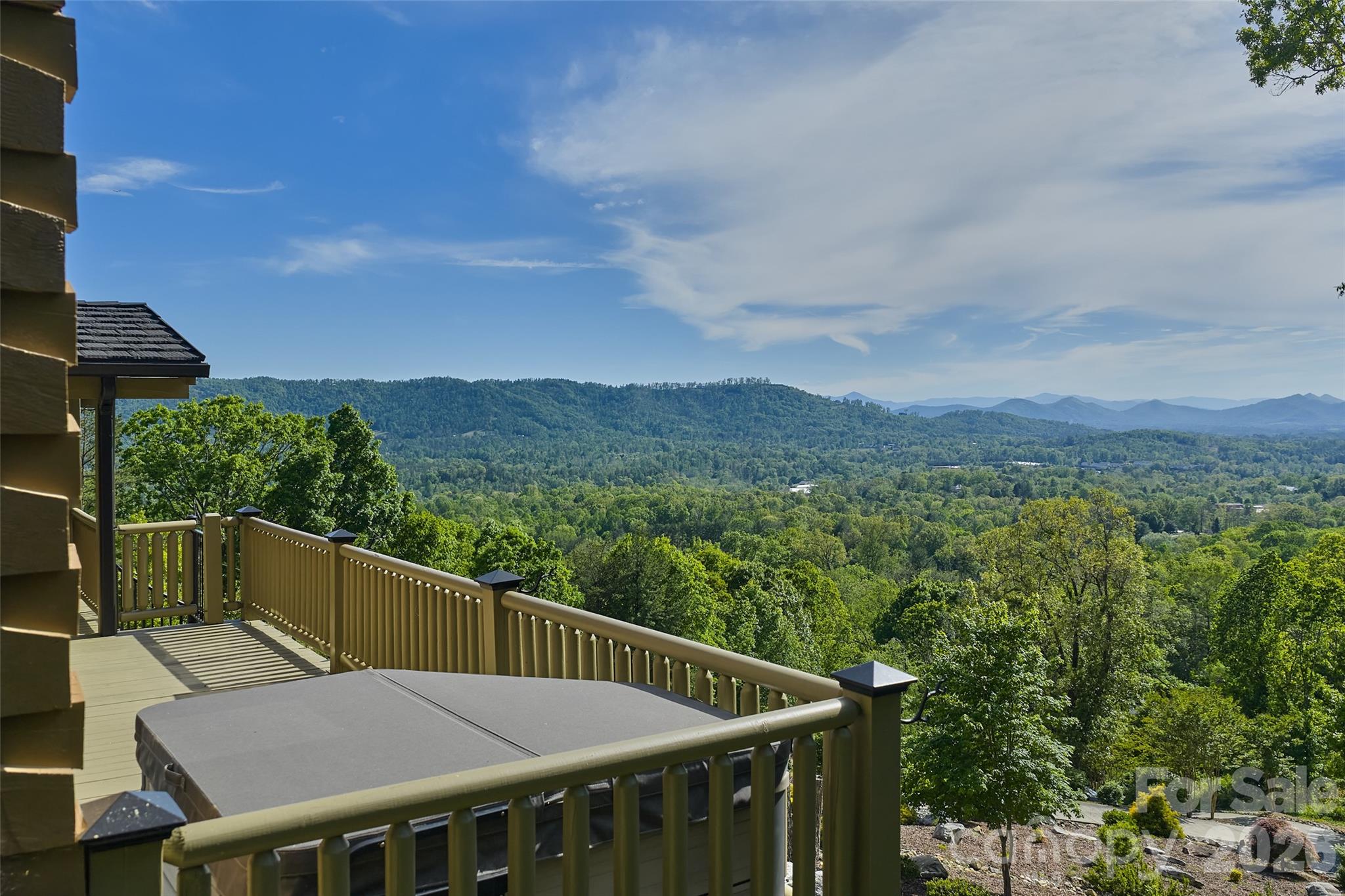 112 Hamburg Mountain Road — Weaverville