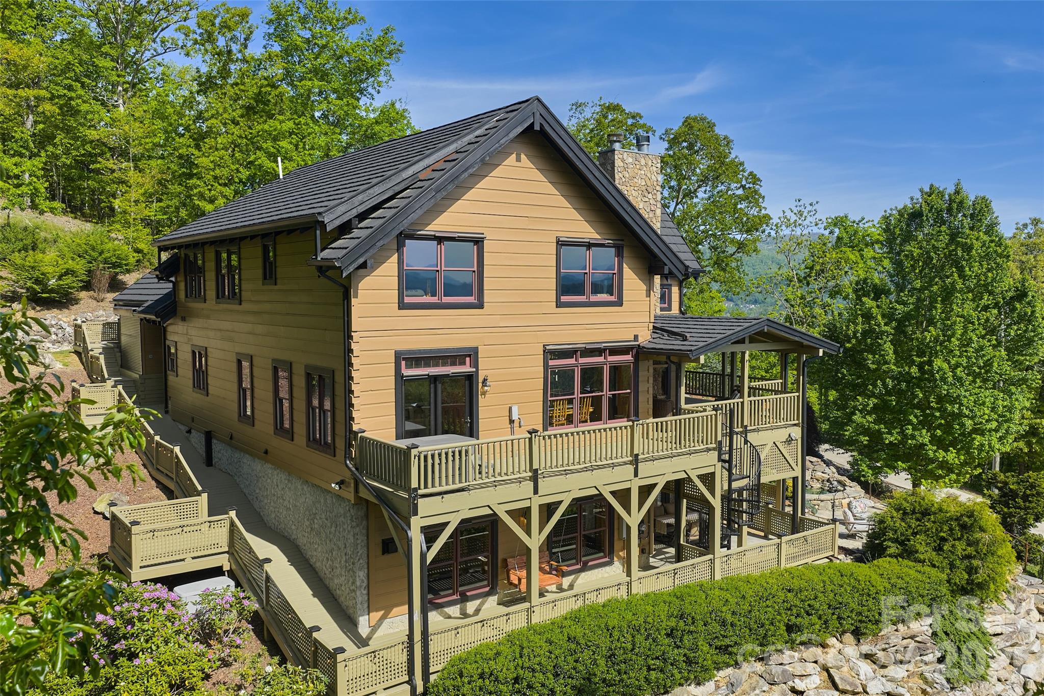112 Hamburg Mountain Road — Weaverville