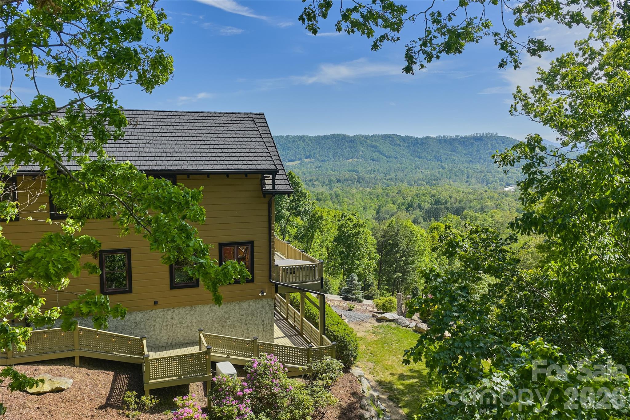 112 Hamburg Mountain Road — Weaverville